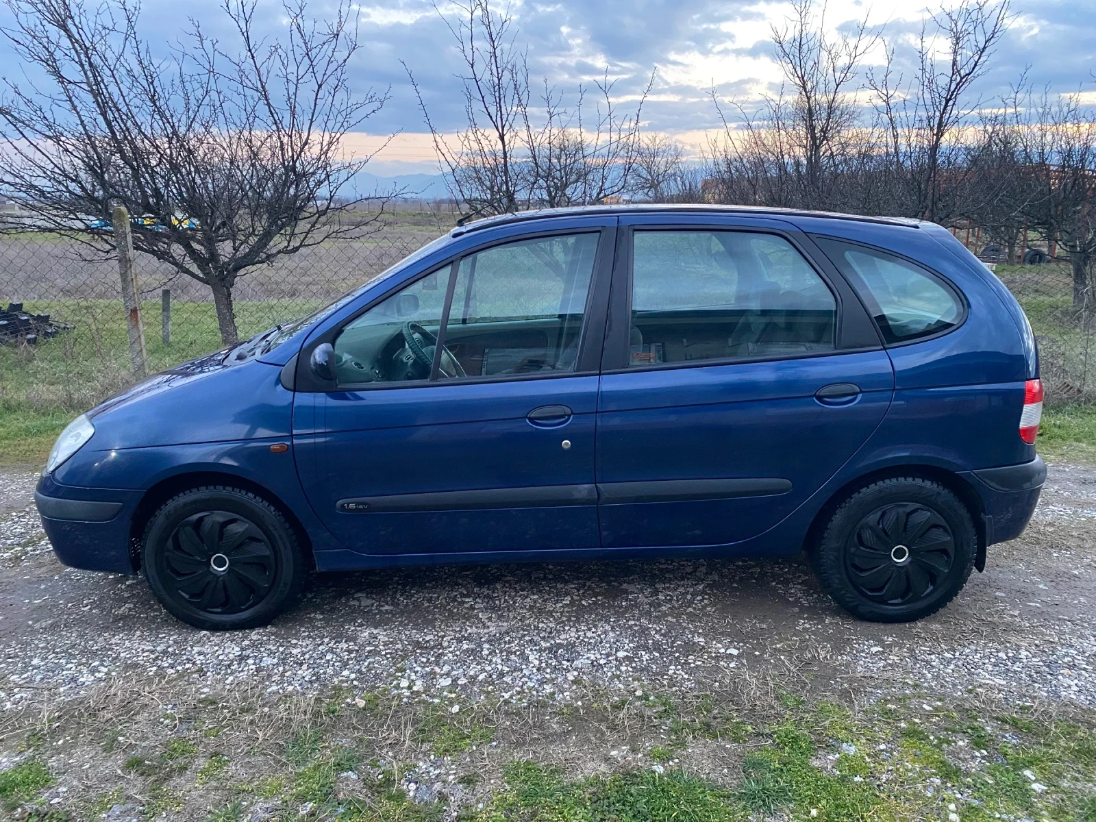 Renault Scenic, снимка 3 - Автомобили и джипове - 53980008