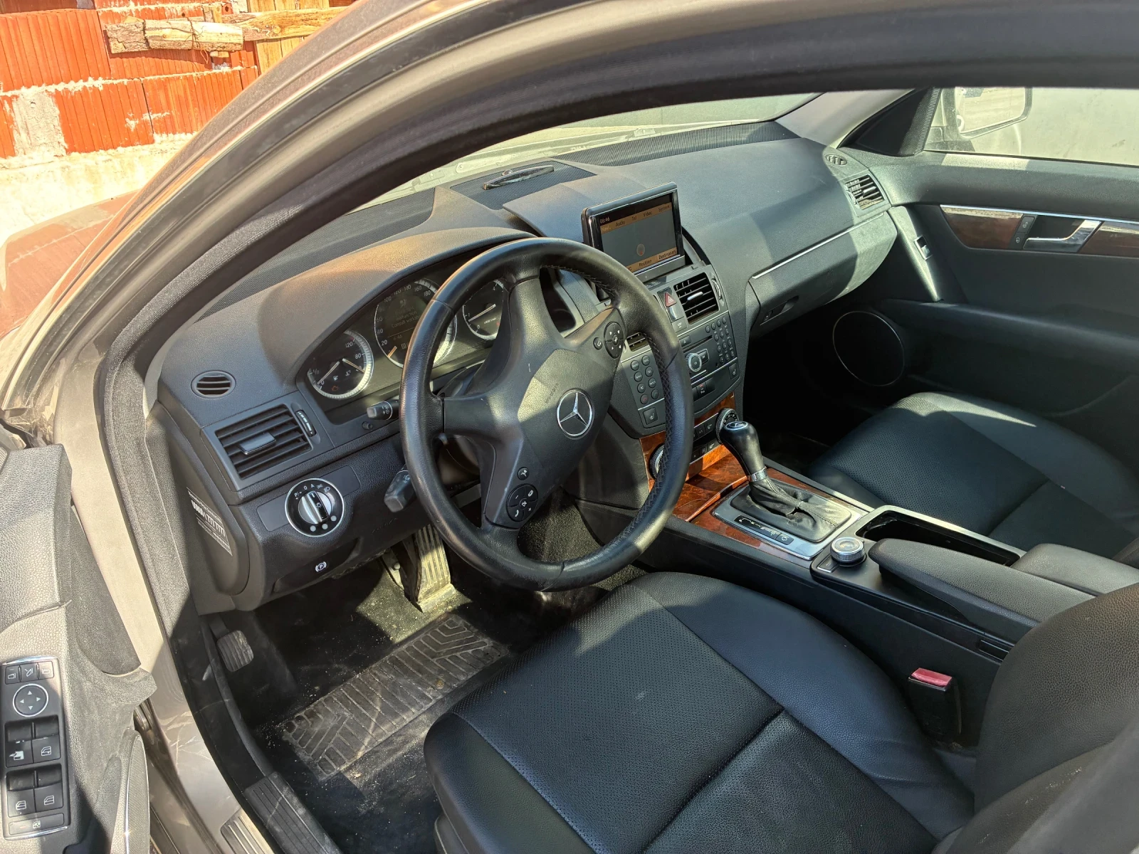 Mercedes-Benz C 320, снимка 7 - Автомобили и джипове - 54342105