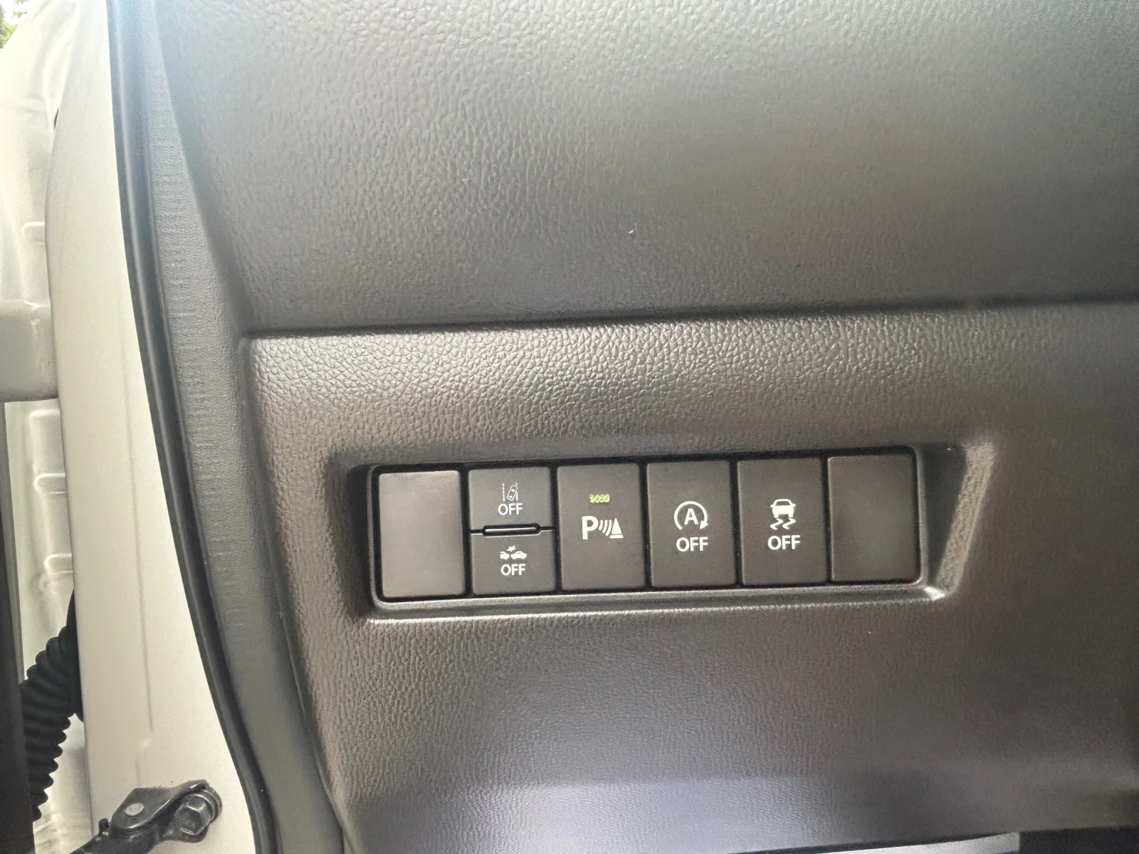 Suzuki Swift 1.3 i Hybrid, снимка 16 - Автомобили и джипове - 54990706