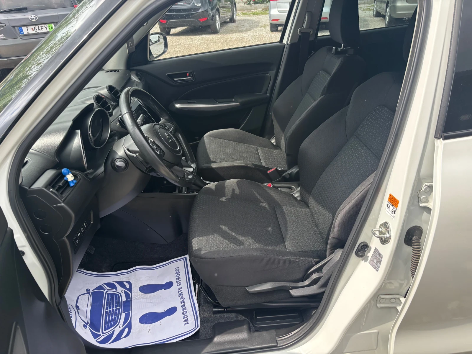 Suzuki Swift 1.3 i Hybrid, снимка 11 - Автомобили и джипове - 54990706