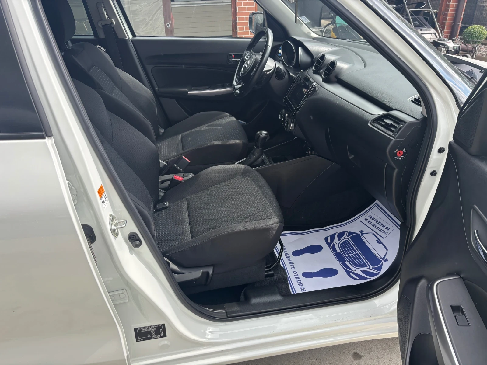 Suzuki Swift 1.3 i Hybrid, снимка 13 - Автомобили и джипове - 54990706