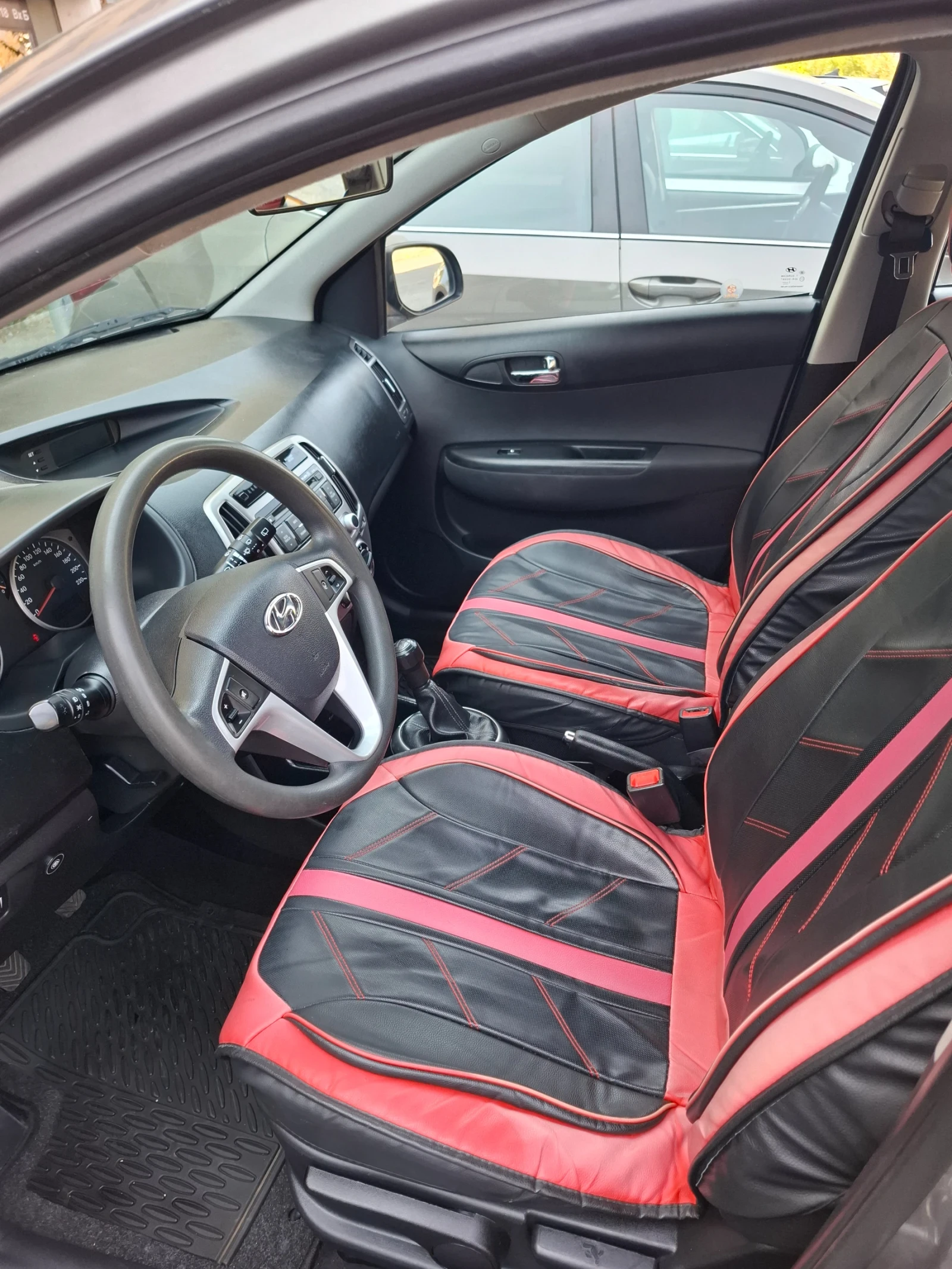 Hyundai I20 Бензин + газова уредба, снимка 12 - Автомобили и джипове - 55405320