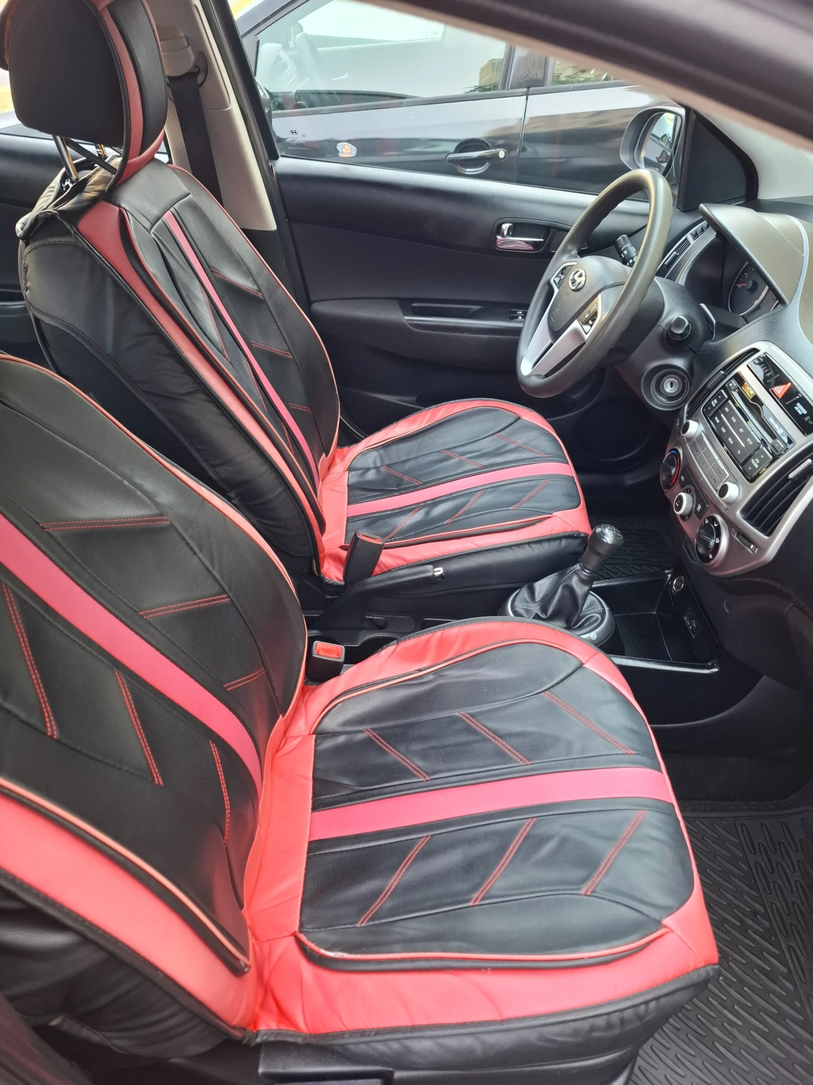 Hyundai I20 Бензин + газова уредба, снимка 13 - Автомобили и джипове - 55405320