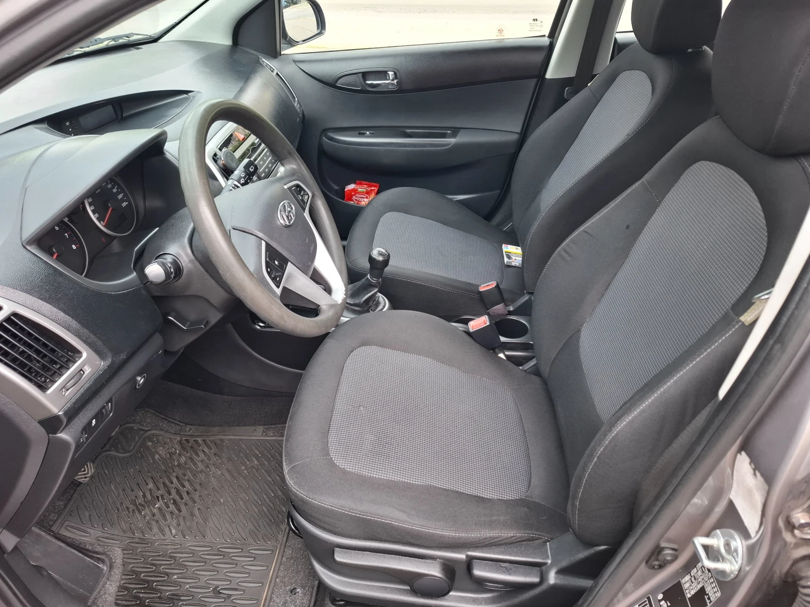 Hyundai I20 Бензин + газова уредба, снимка 6 - Автомобили и джипове - 55405320
