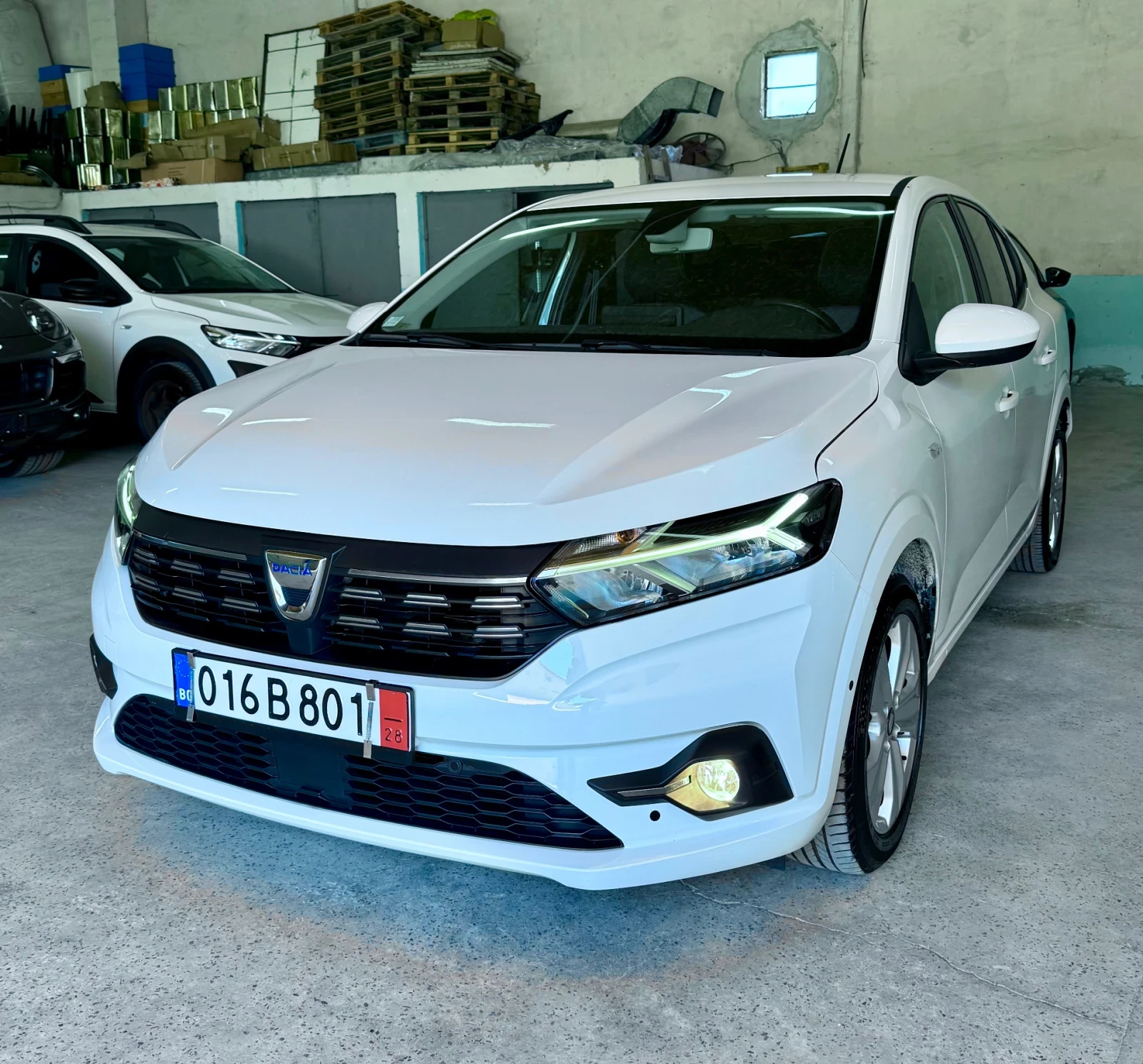 Dacia Logan TCe Автоматик 11.2021г.* ТОП Оборудване* Навигация, снимка 3 - Автомобили и джипове - 55421956