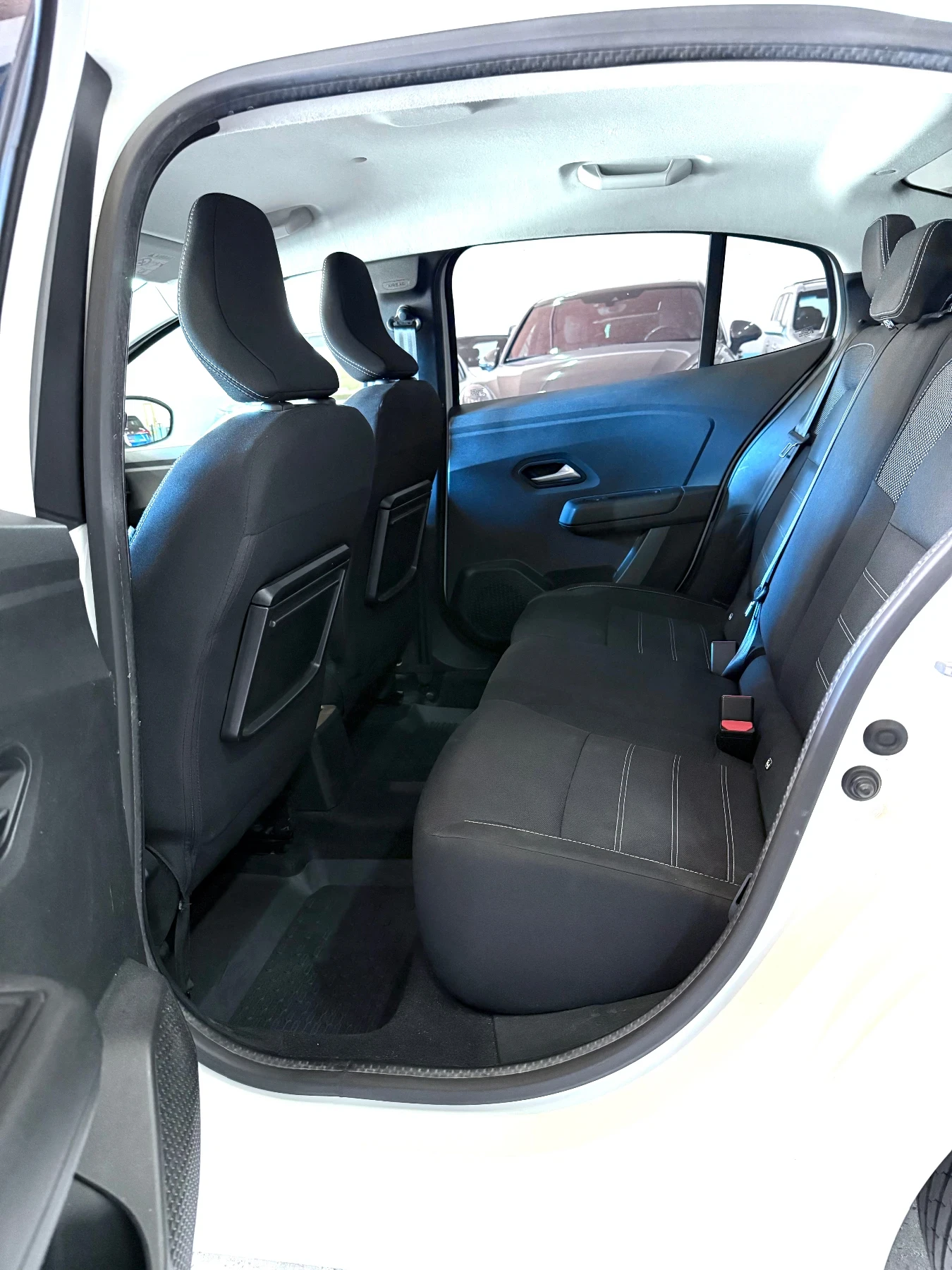 Dacia Logan TCe Автоматик 11.2021г.* ТОП Оборудване* Навигация, снимка 11 - Автомобили и джипове - 55421956