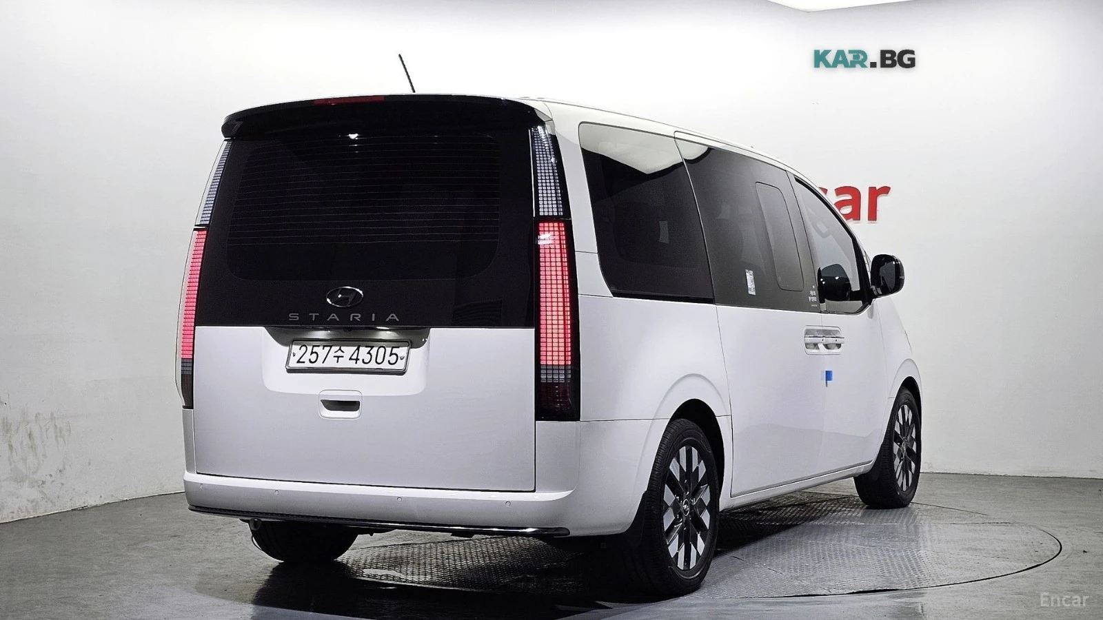 Hyundai Staria 7-МЕСТЕН* КОЖА* ОБДУХВ* НАВИ* МОНИТОРИ, снимка 2 - Автомобили и джипове - 55742879