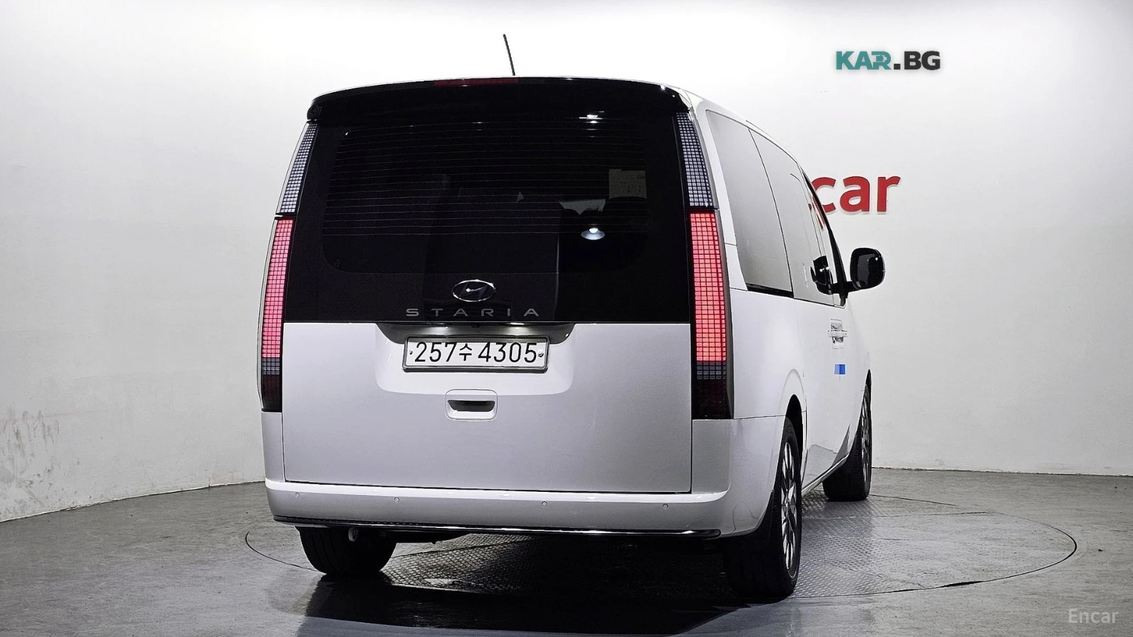 Hyundai Staria 7-МЕСТЕН* КОЖА* ОБДУХВ* НАВИ* МОНИТОРИ, снимка 4 - Автомобили и джипове - 55742879