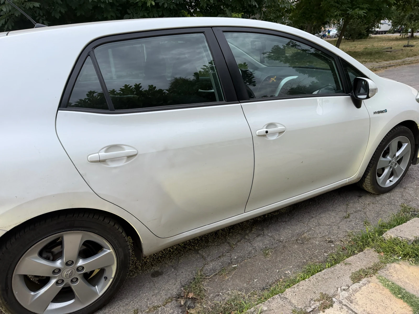 Toyota Auris 1.8 Hybrid, снимка 3 - Автомобили и джипове - 56022741