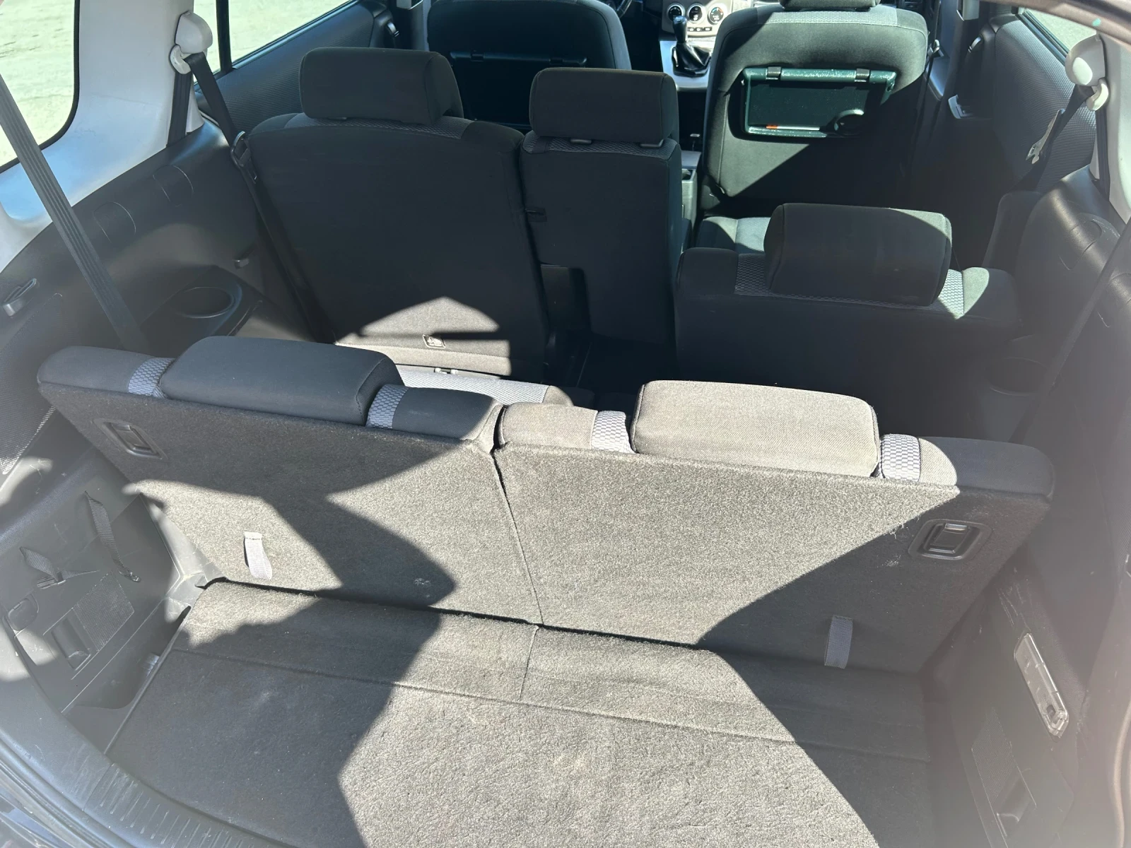 Mazda 5 2.0 D 110 hp, снимка 10 - Автомобили и джипове - 56257170