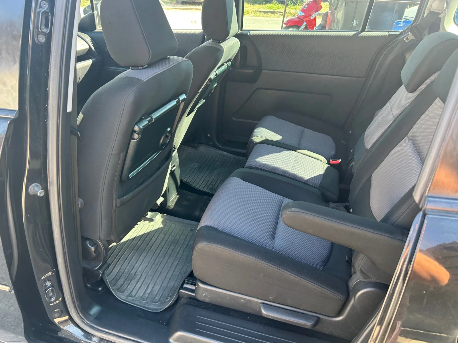 Mazda 5 2.0 D 110 hp, снимка 6 - Автомобили и джипове - 56257170
