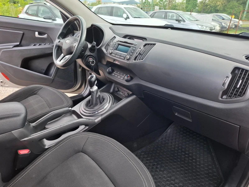 Kia Sportage 1.6i, снимка 12 - Автомобили и джипове - 46454589