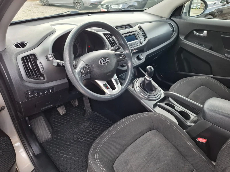 Kia Sportage 1.6i, снимка 11 - Автомобили и джипове - 46454589