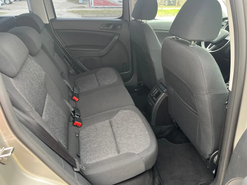 Skoda Yeti 2.0 TDI DSG Top, снимка 10 - Автомобили и джипове - 49611265