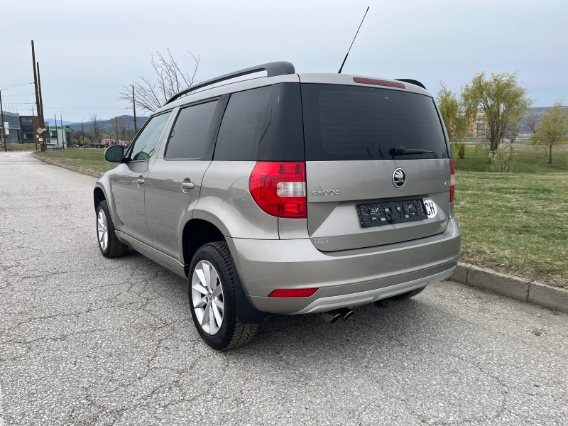 Skoda Yeti 2.0 TDI DSG Top, снимка 3 - Автомобили и джипове - 49611265