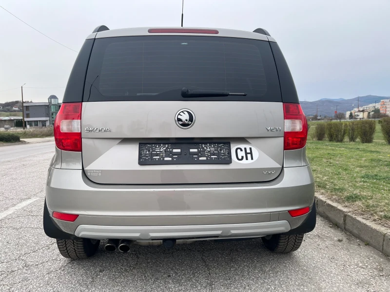 Skoda Yeti 2.0 TDI DSG Top, снимка 4 - Автомобили и джипове - 49611265