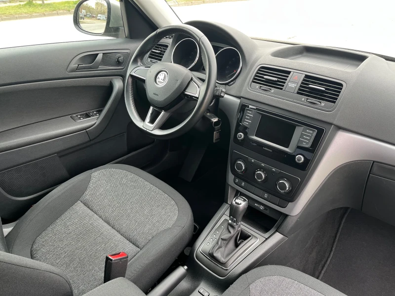 Skoda Yeti 2.0 TDI DSG Top, снимка 9 - Автомобили и джипове - 49611265