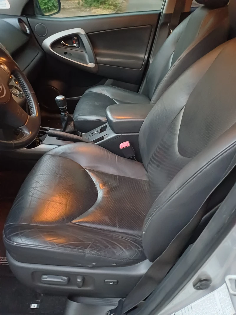 Toyota Rav4, снимка 4 - Автомобили и джипове - 52530515