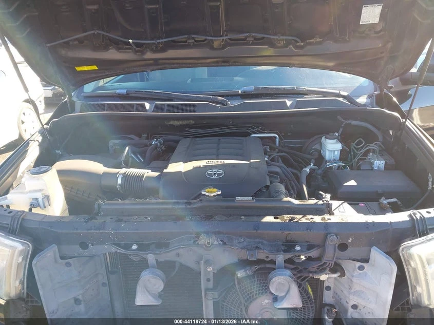 Toyota Sequoia 5.7L V-8 DOHC, VVT, 381HP 4X2 Drive, снимка 10 - Автомобили и джипове - 53829140