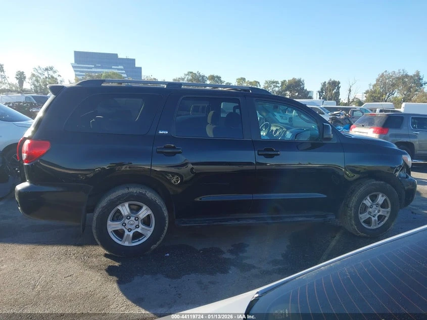 Toyota Sequoia 5.7L V-8 DOHC, VVT, 381HP 4X2 Drive, снимка 13 - Автомобили и джипове - 53829140