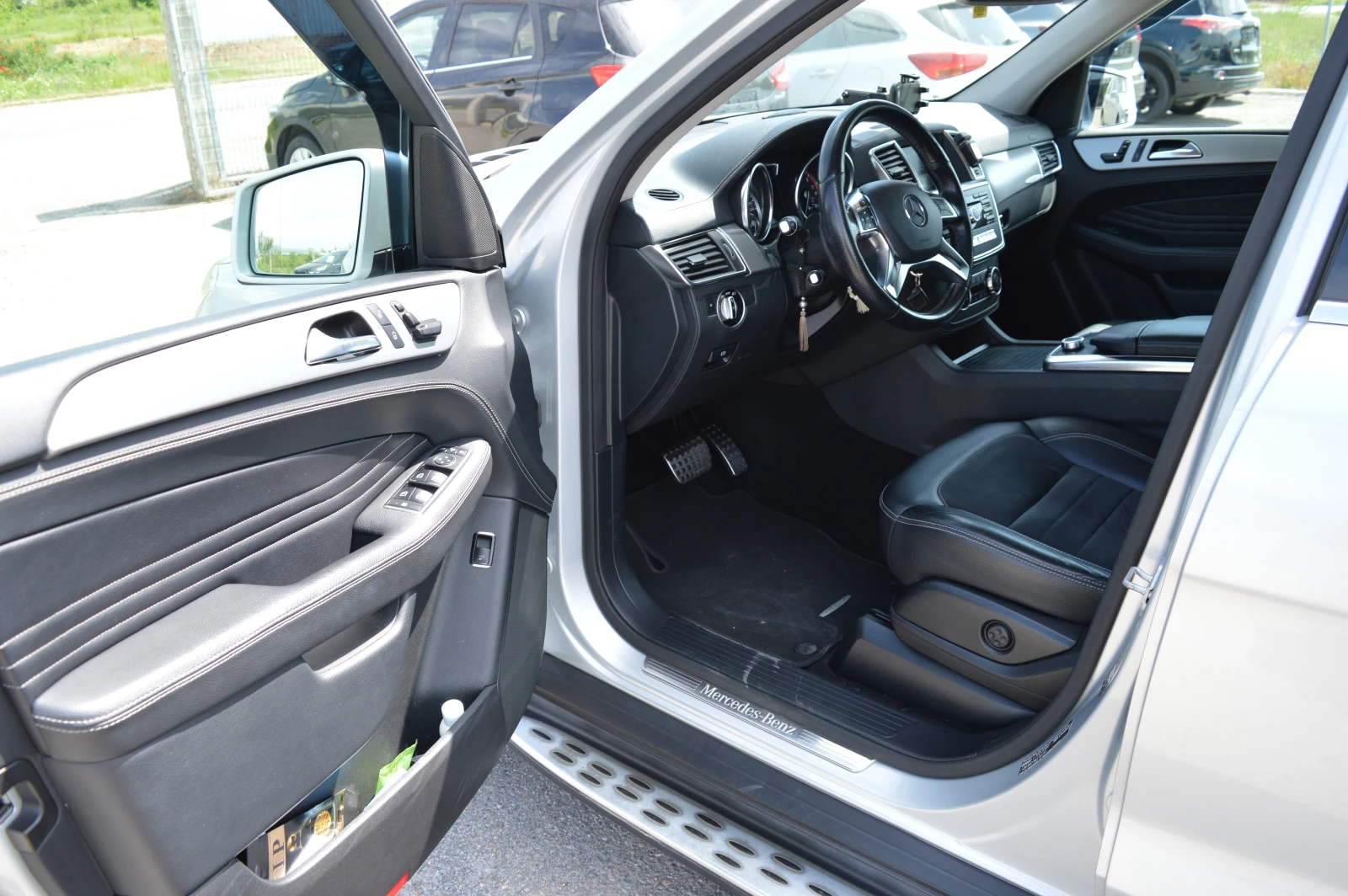 Mercedes-Benz ML 350 3.0CDI-AMG-EDITION 16, снимка 9 - Автомобили и джипове - 54526622