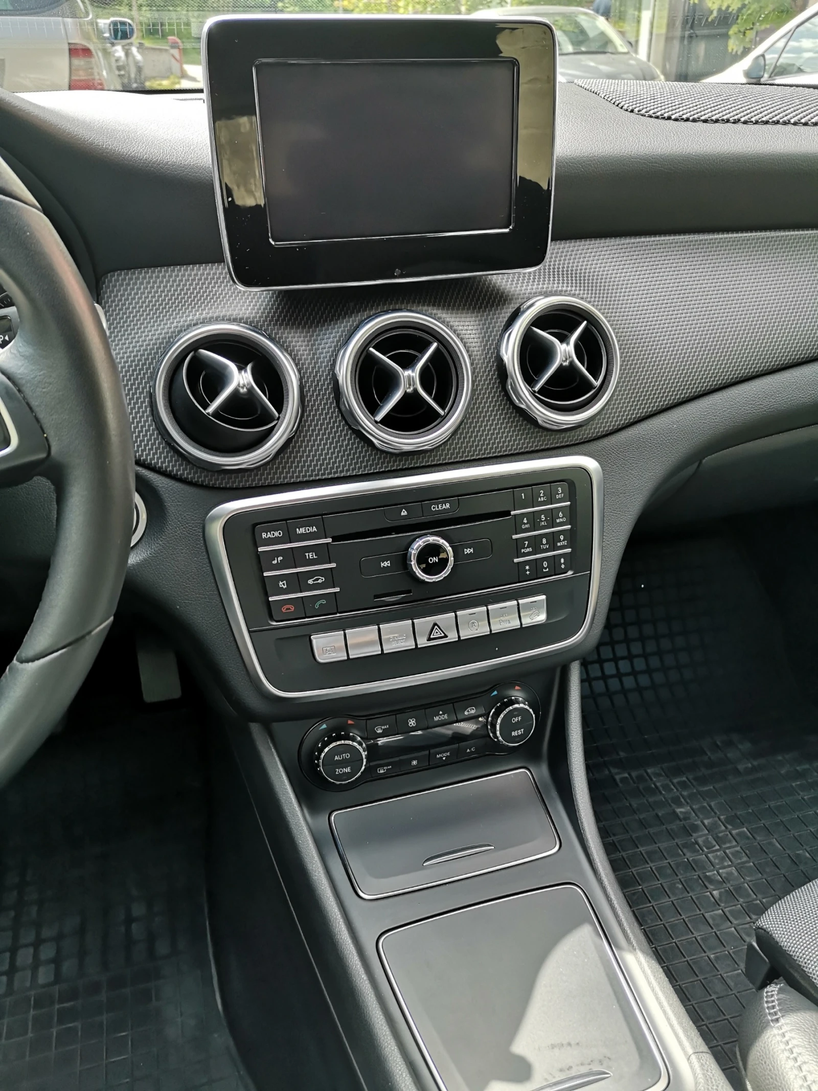 Mercedes-Benz GLA 220 4 matic, снимка 6 - Автомобили и джипове - 54696557
