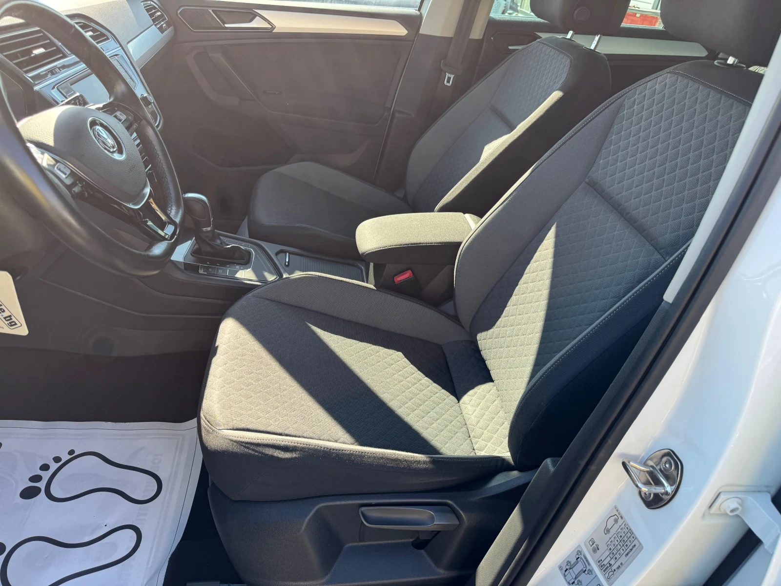 VW Tiguan 2.0TDI DSG Highline, снимка 14 - Автомобили и джипове - 54842924