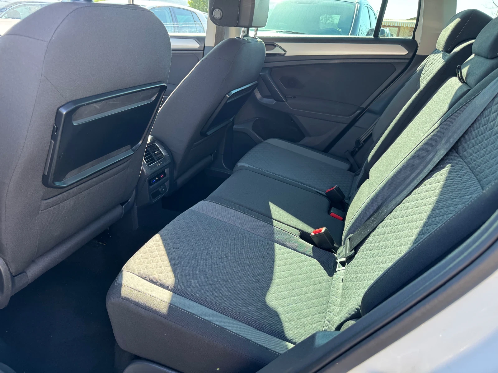 VW Tiguan 2.0TDI DSG Highline, снимка 15 - Автомобили и джипове - 54842924