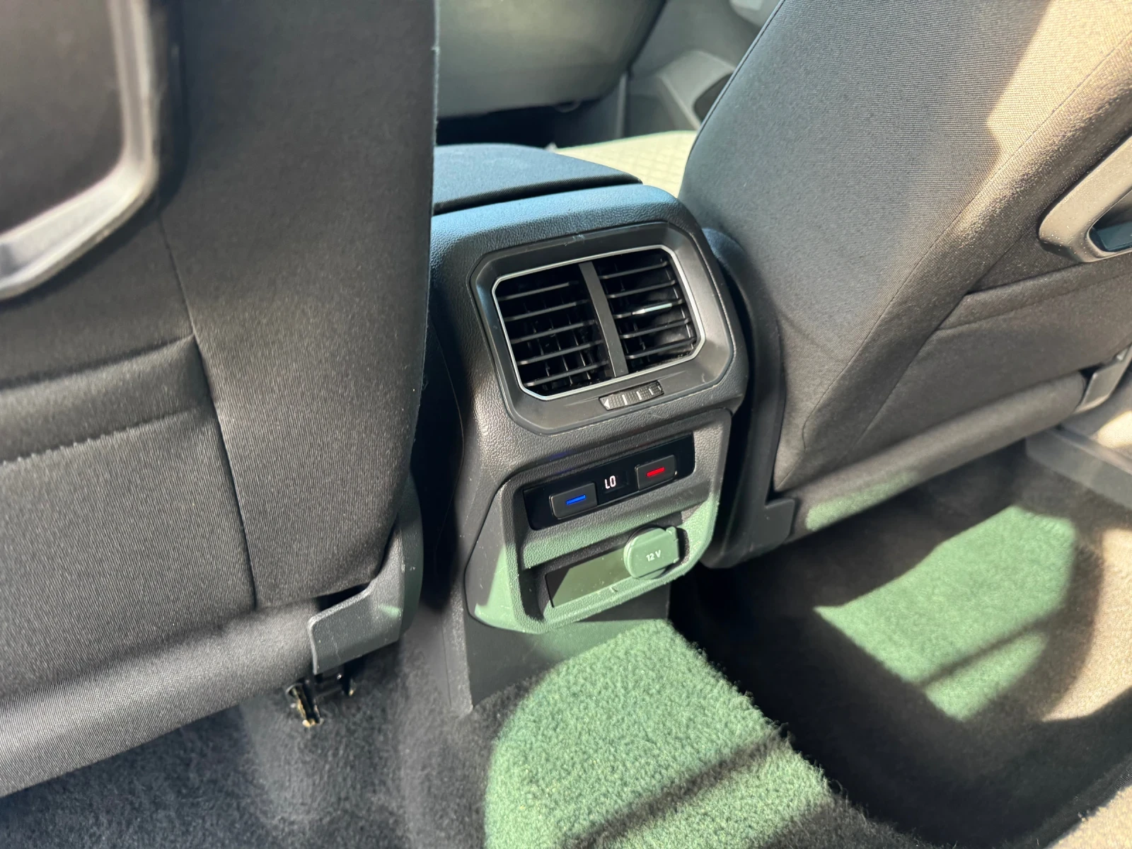 VW Tiguan 2.0TDI DSG Highline, снимка 16 - Автомобили и джипове - 54842924