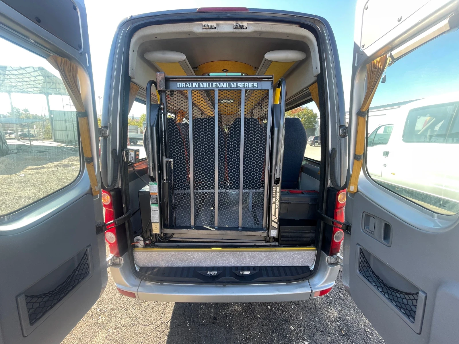 VW Crafter Рампа клима 20 места - изображение 5