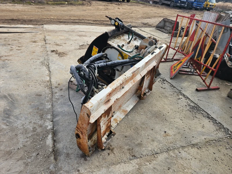 Асфалтополагаща машина Друга марка Фреза за мини челен товарач , снимка 4 - Индустриална техника - 53141415