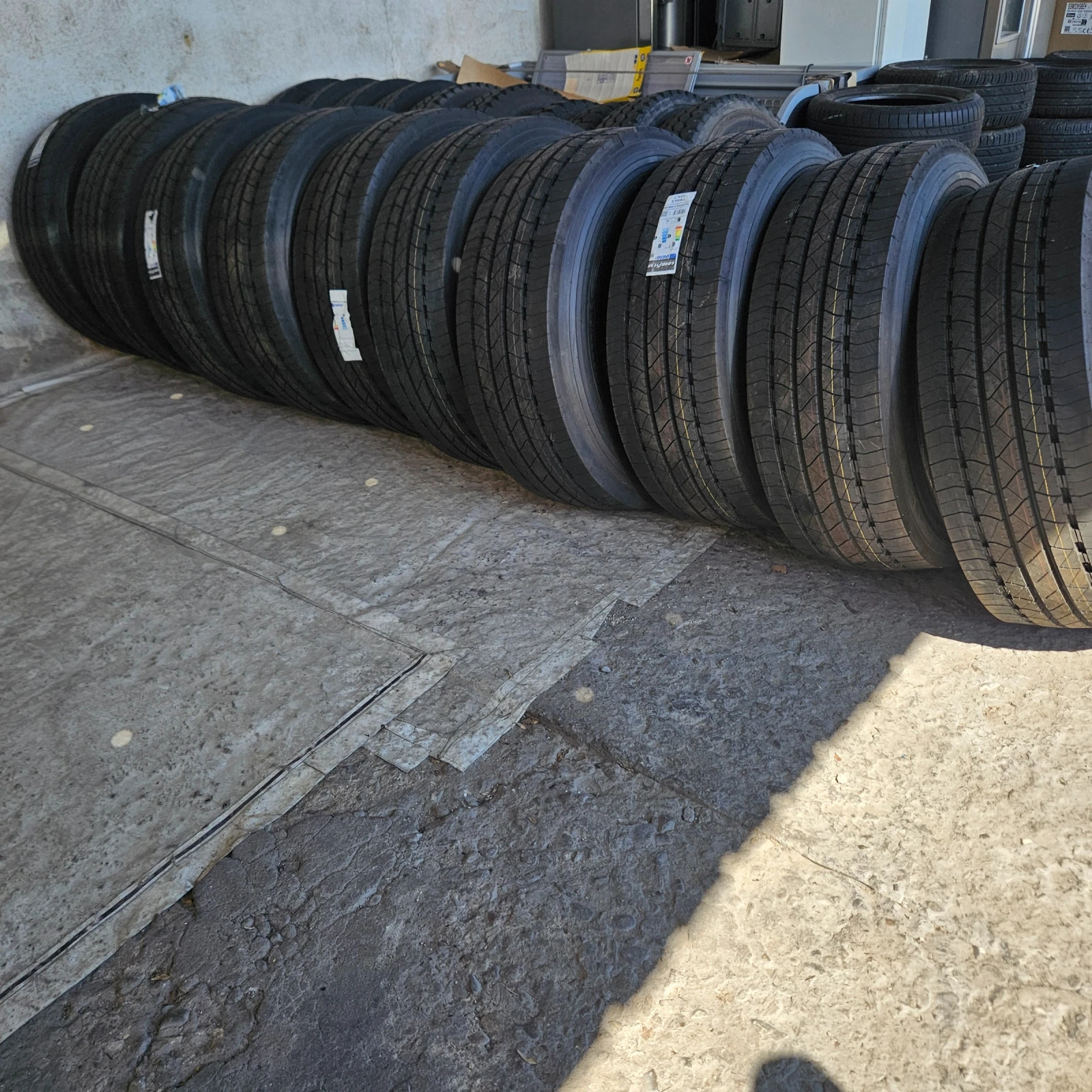 Гуми, снимка 16 - Гуми и джанти - 54154465