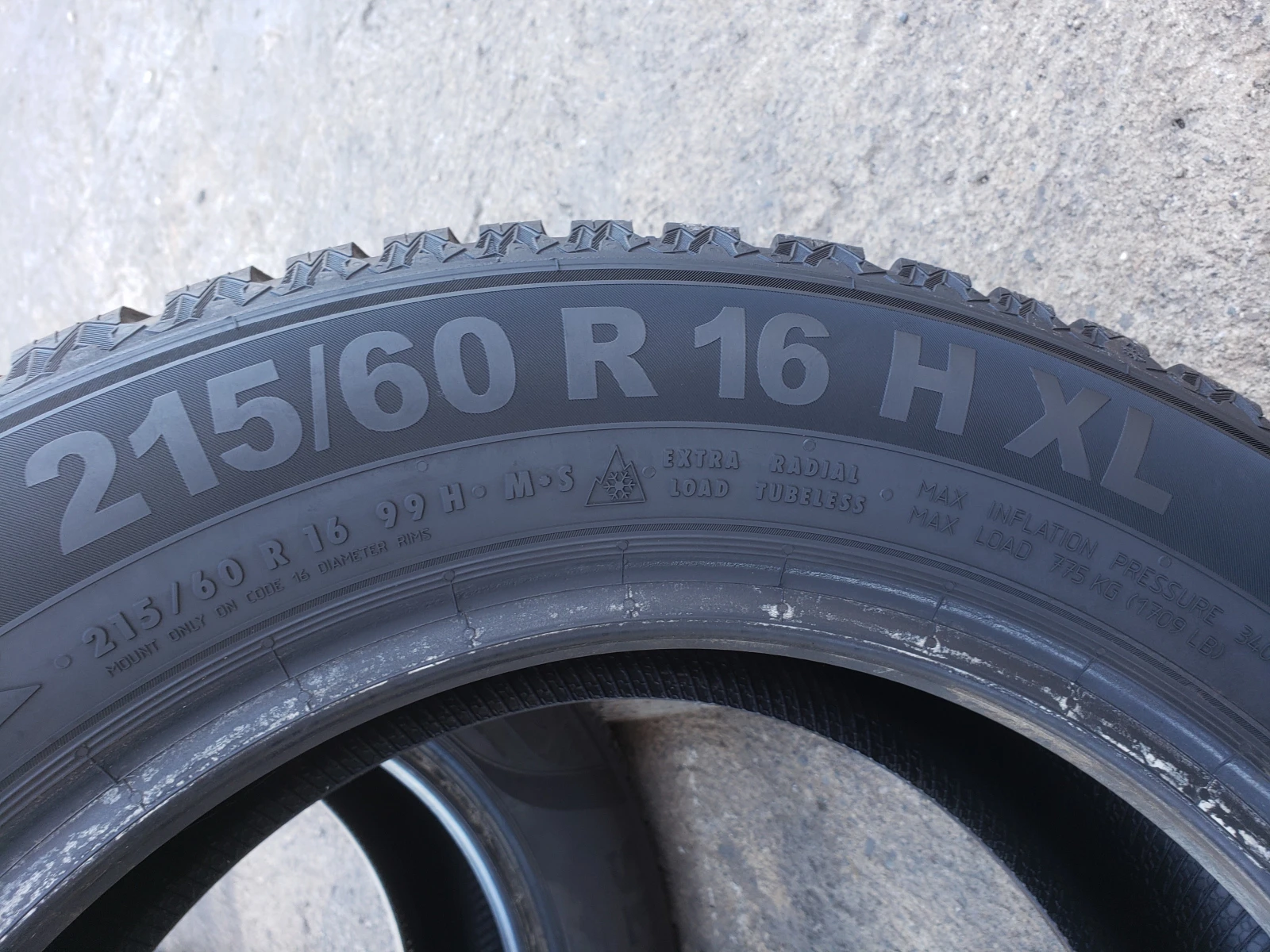 Гуми Зимни 215/60R16, снимка 5 - Гуми и джанти - 56017235