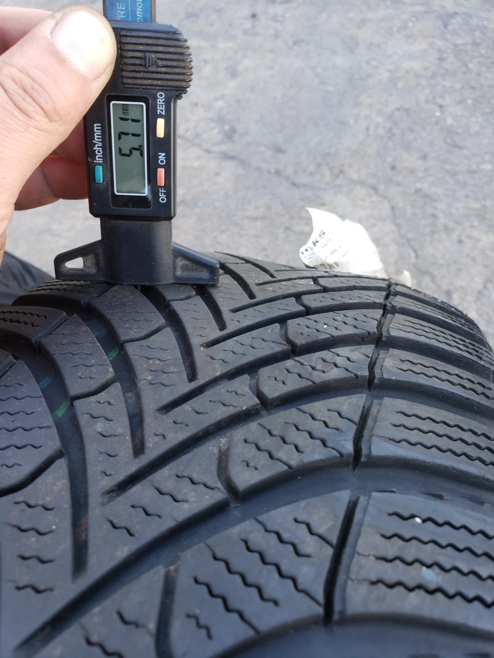 Гуми Зимни 215/60R16, снимка 7 - Гуми и джанти - 56017235