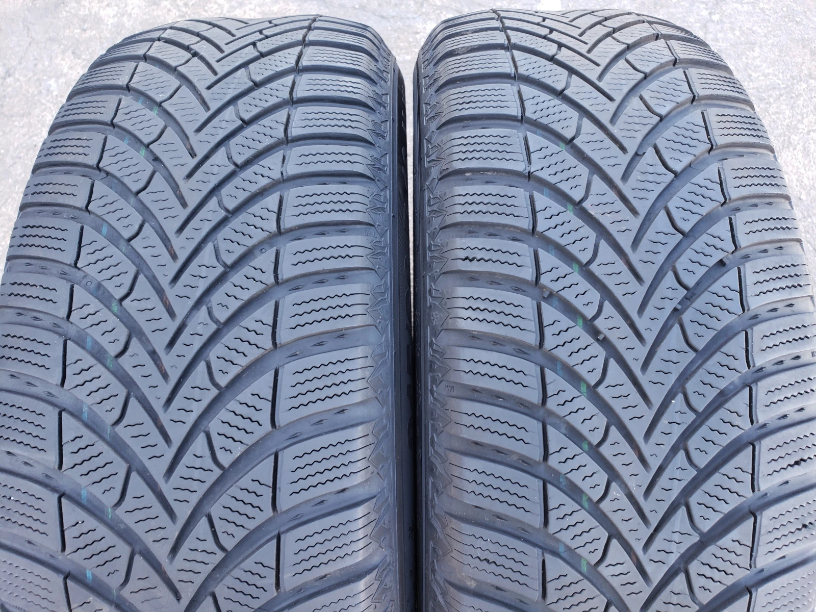Гуми Зимни 215/60R16, снимка 2 - Гуми и джанти - 56017235