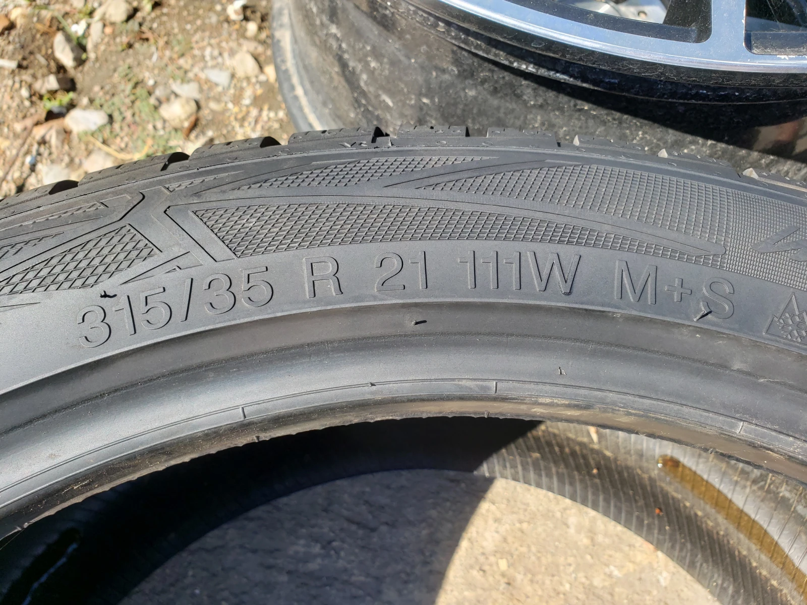 Гуми Зимни 315/35R21, снимка 5 - Гуми и джанти - 56128564