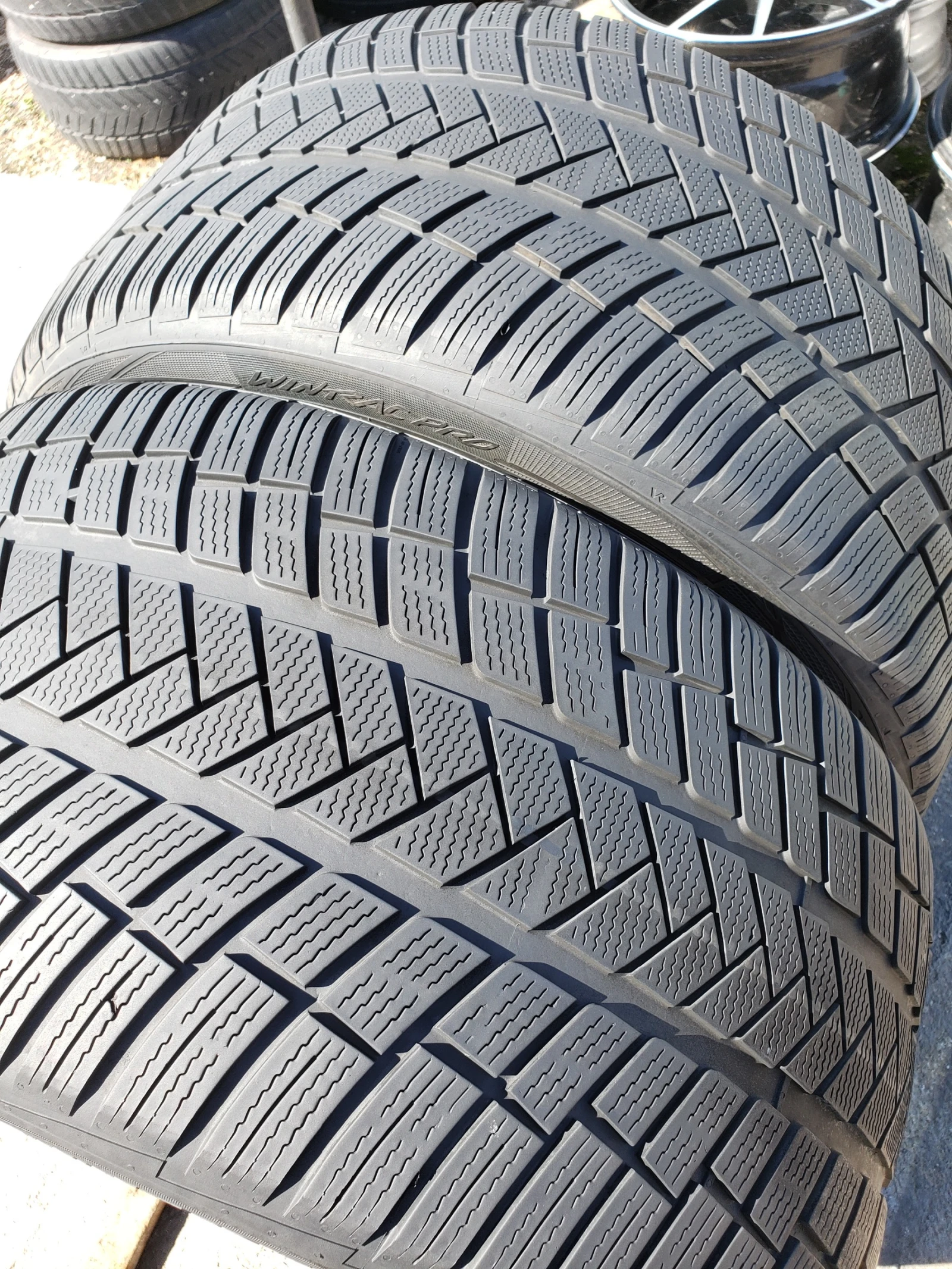 Гуми Зимни 315/35R21, снимка 3 - Гуми и джанти - 56128564