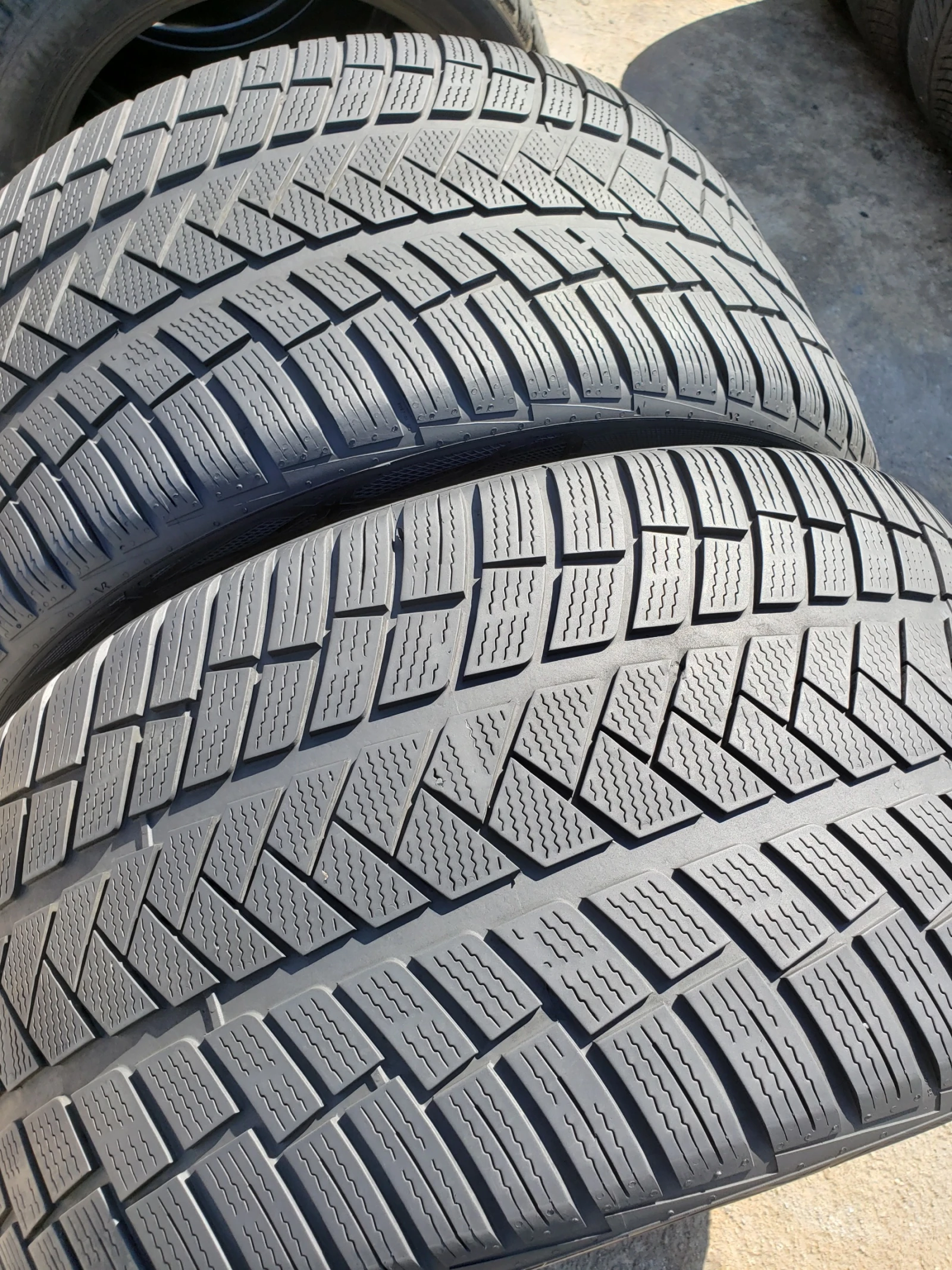 Гуми Зимни 315/35R21, снимка 4 - Гуми и джанти - 56128564