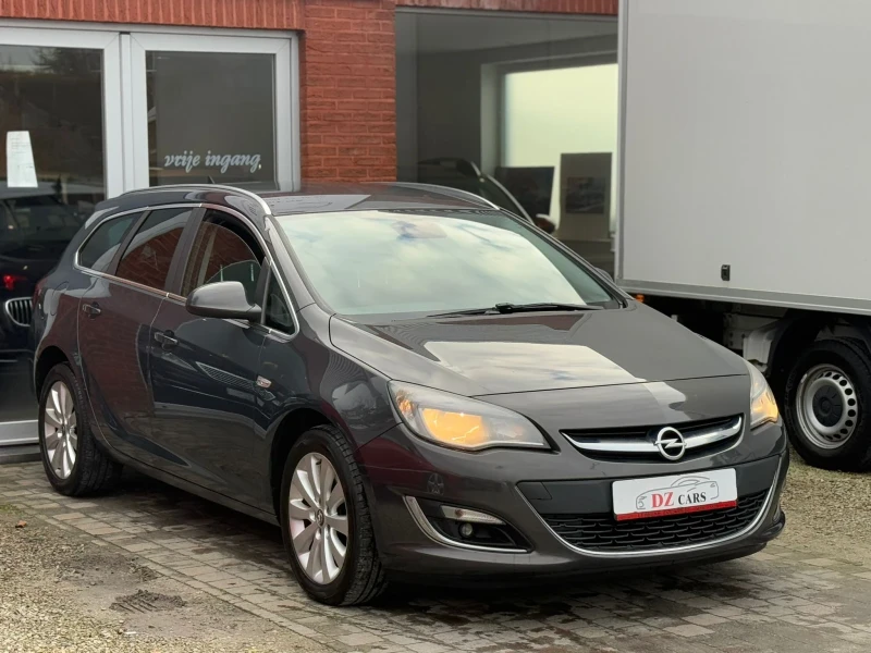 Opel Astra Astra sports tourer, снимка 3 - Автомобили и джипове - 48456716