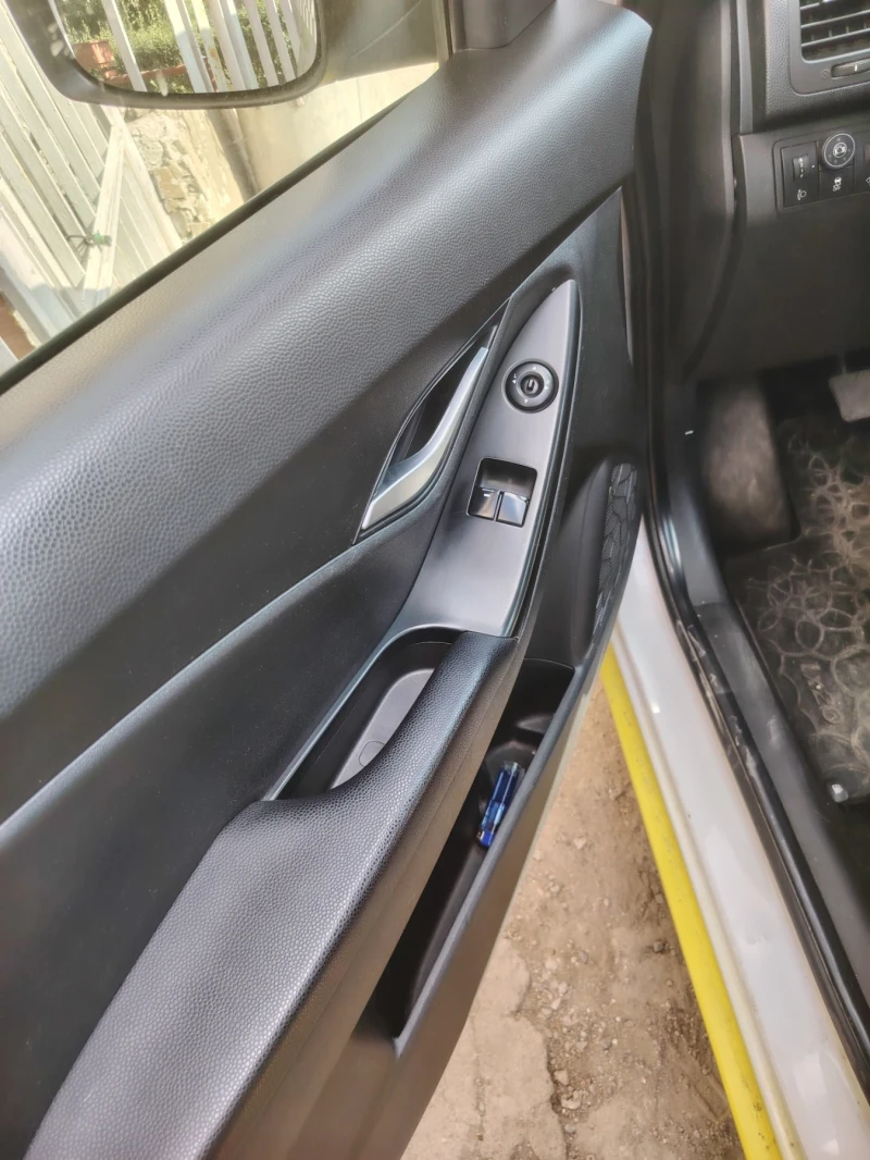 Hyundai Ix20 Хечбек, снимка 12 - Автомобили и джипове - 52332418