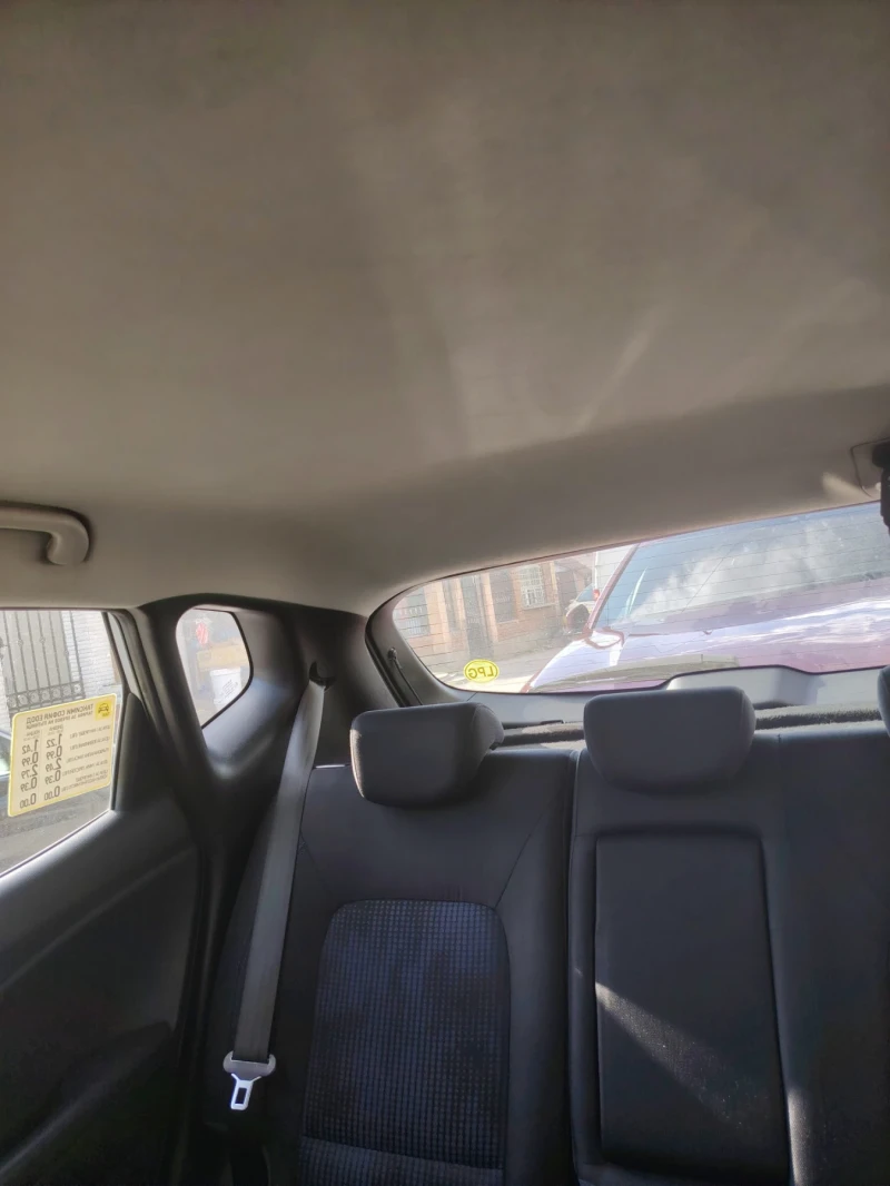 Hyundai Ix20 Хечбек, снимка 11 - Автомобили и джипове - 52332418