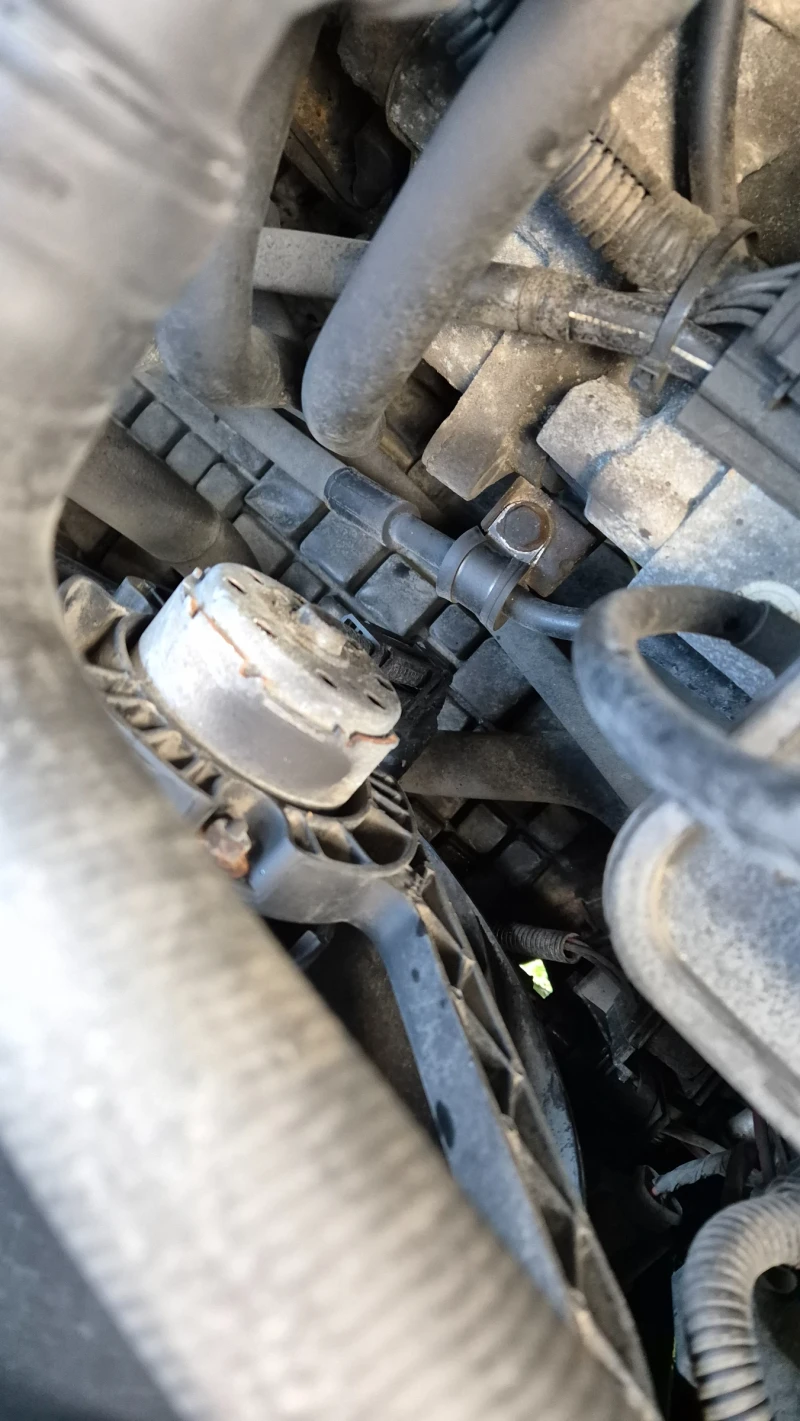 VW Golf 1.9 TDI 101к. Теглич! Климатроник., снимка 16 - Автомобили и джипове - 52944773