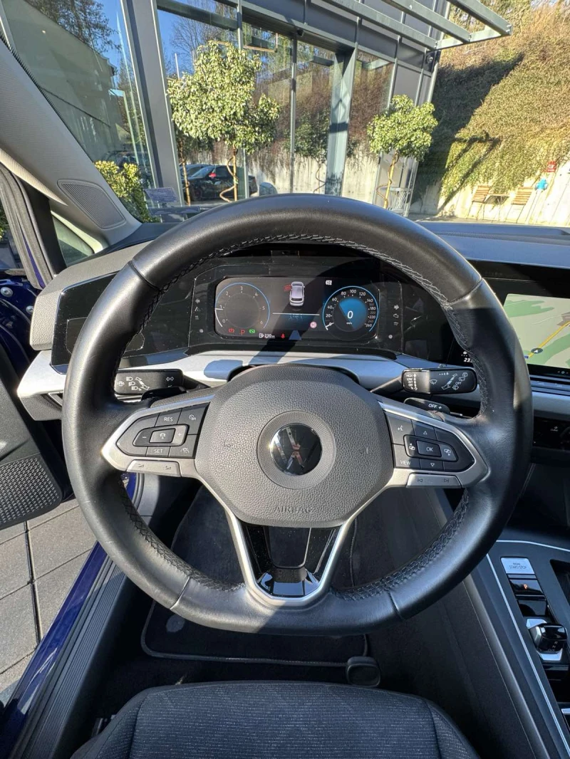 VW Golf 8 Life 2.0 TDI, снимка 16 - Автомобили и джипове - 53511829