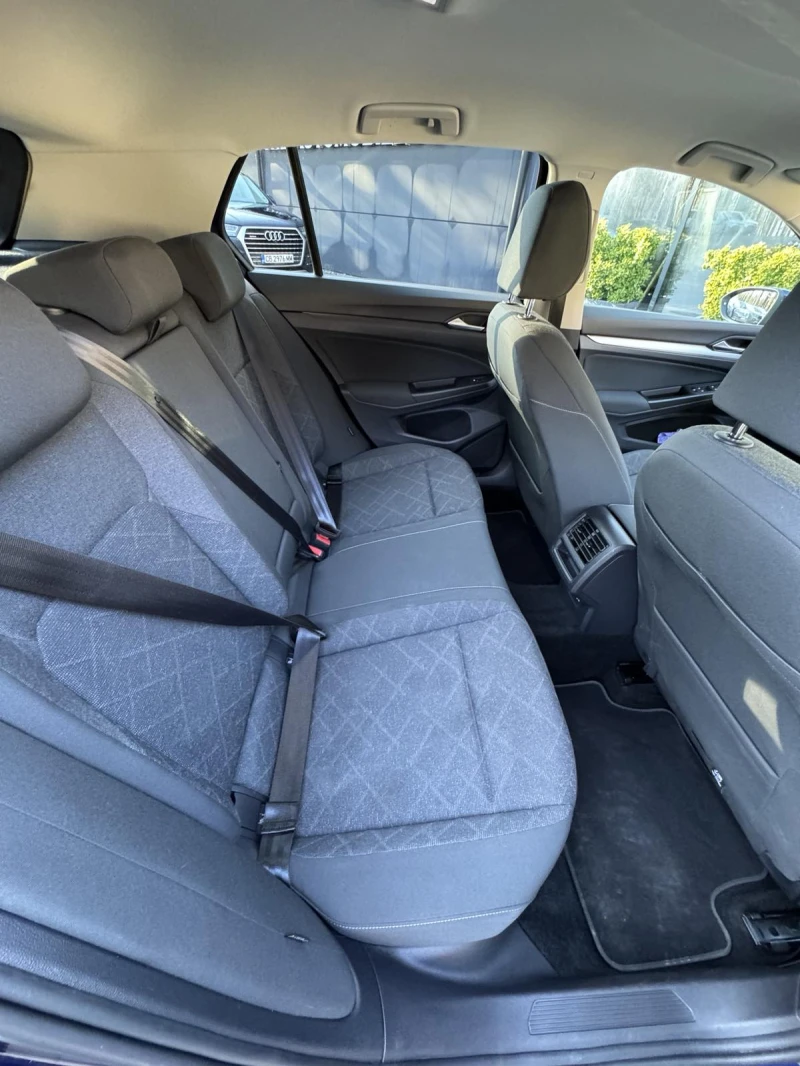 VW Golf 8 Life 2.0 TDI, снимка 11 - Автомобили и джипове - 53511829