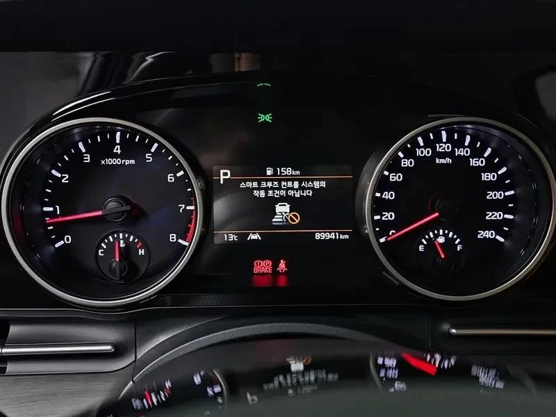 Kia Carnival, снимка 8 - Автомобили и джипове - 56689496