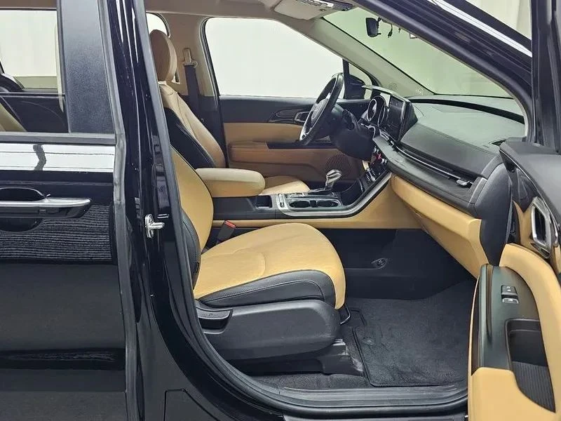 Kia Carnival, снимка 11 - Автомобили и джипове - 56689496