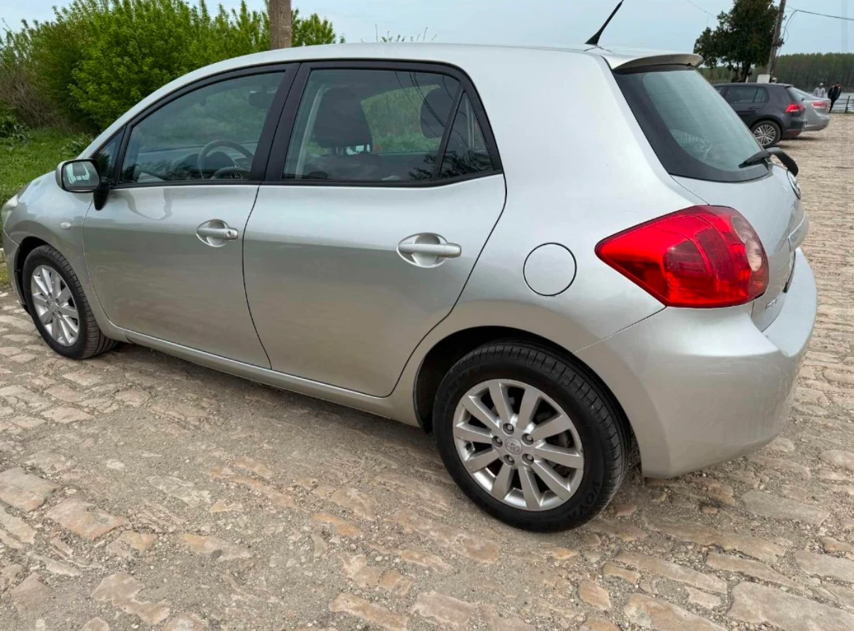 Toyota Auris  - изображение 3