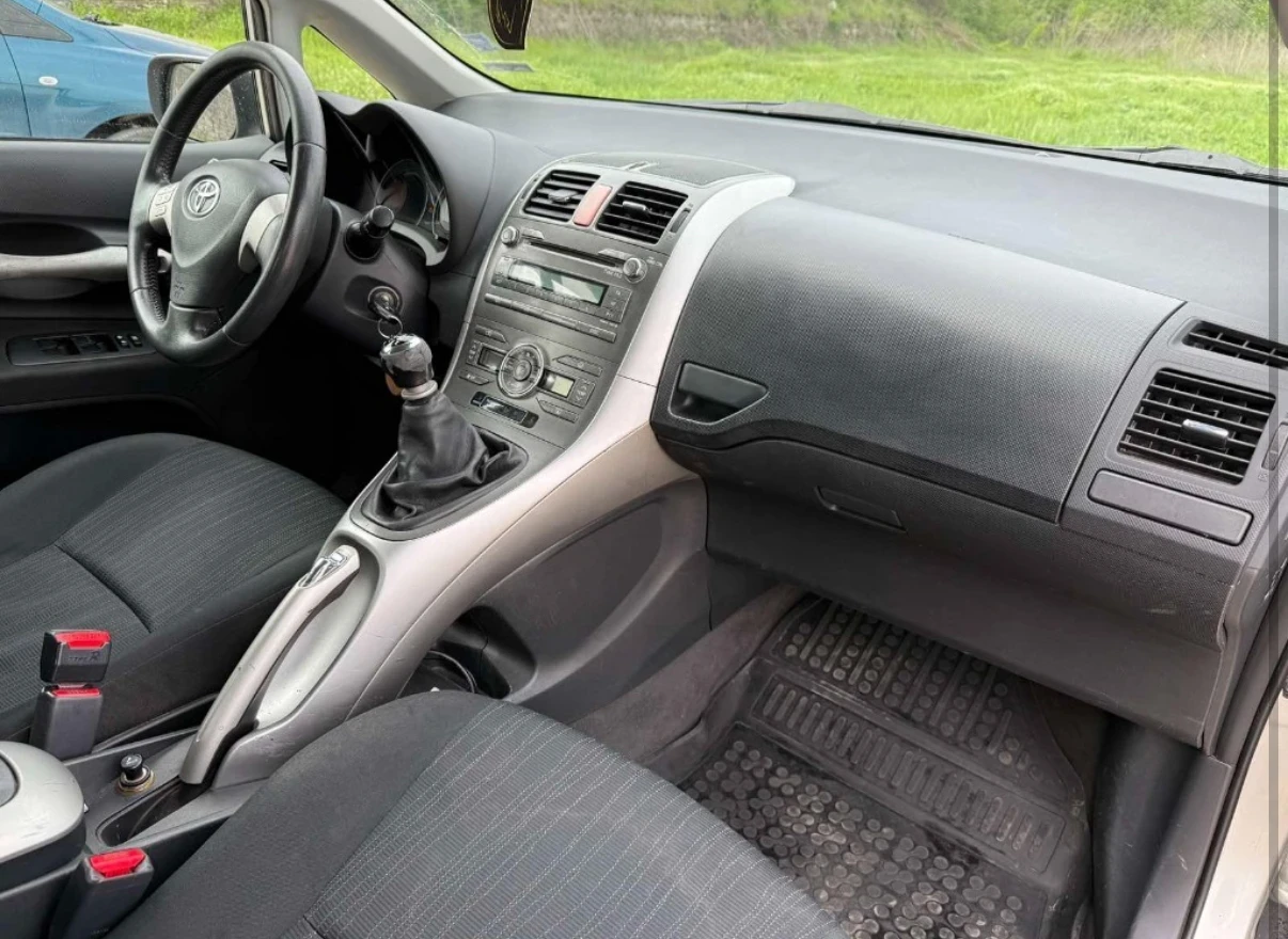 Toyota Auris  - изображение 8