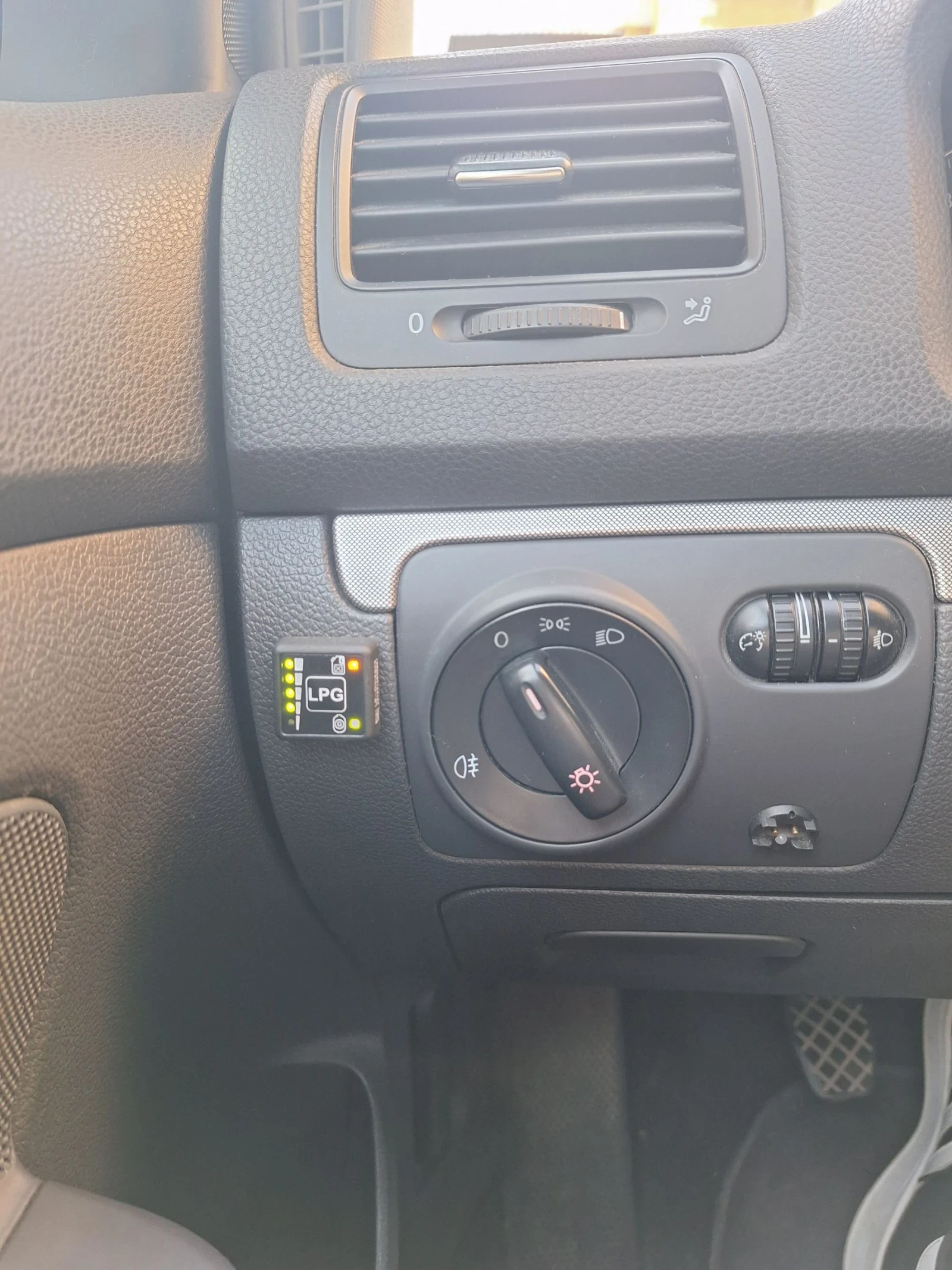 VW Golf 1.6MPI - изображение 10