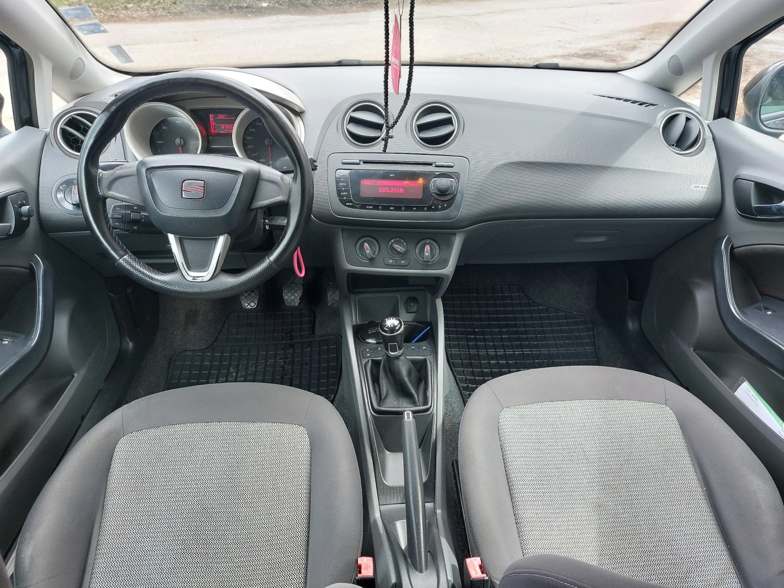 Seat Ibiza 1.4 TDI, снимка 8 - Автомобили и джипове - 54041096